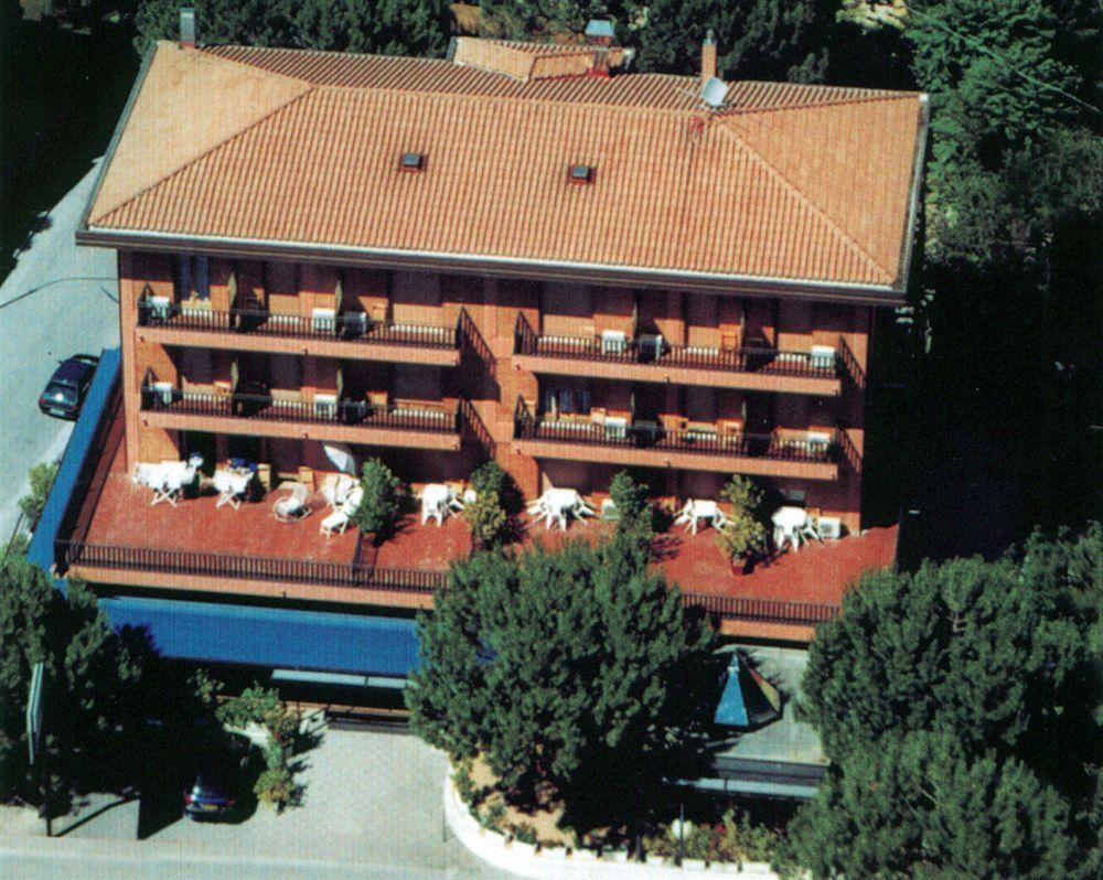 Hotel La Vela Passignano sul Trasimeno Exterior photo